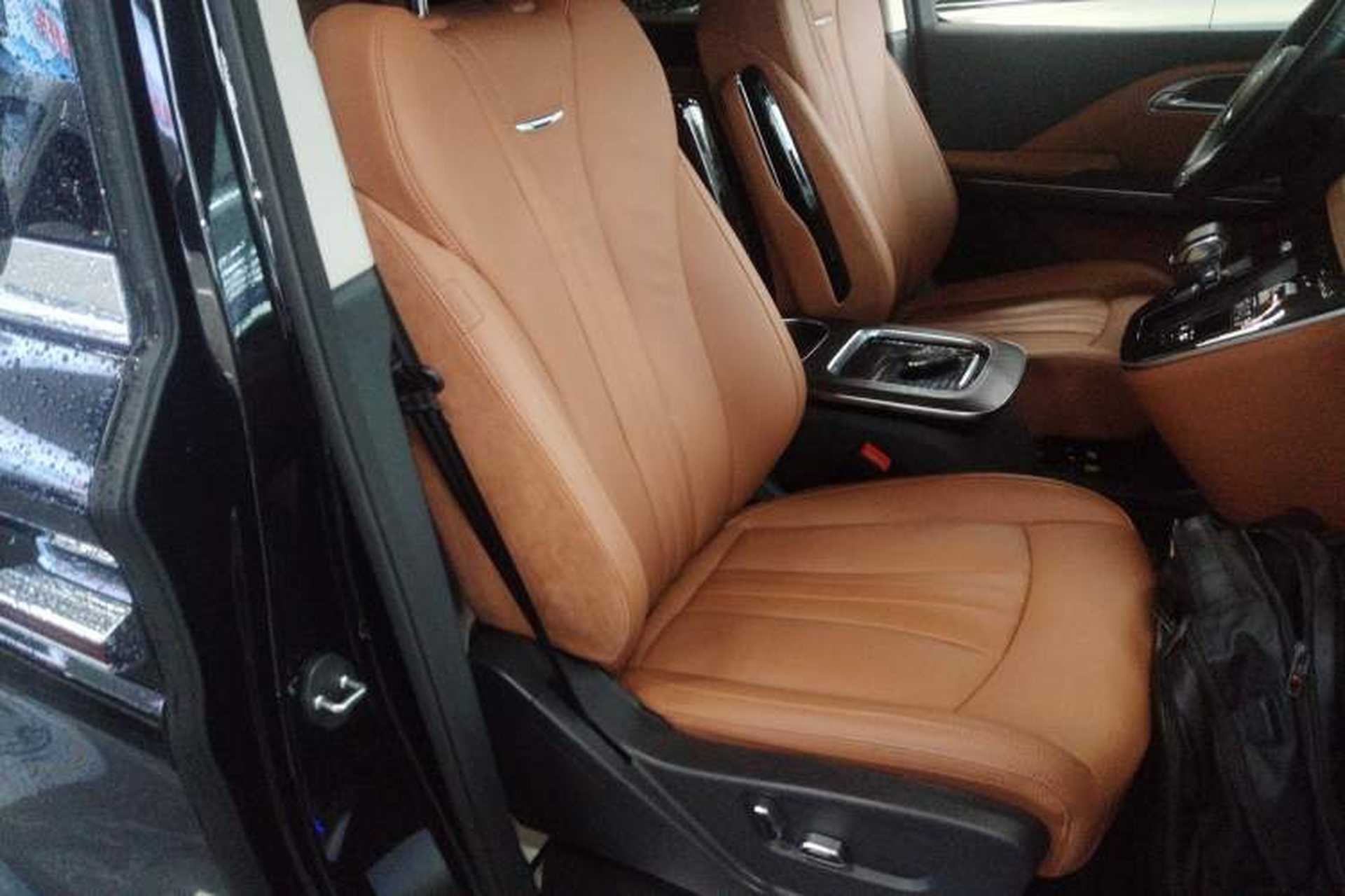 Used Hongqi HQ9 2024 2.0T Business Edition Right Front Seat
