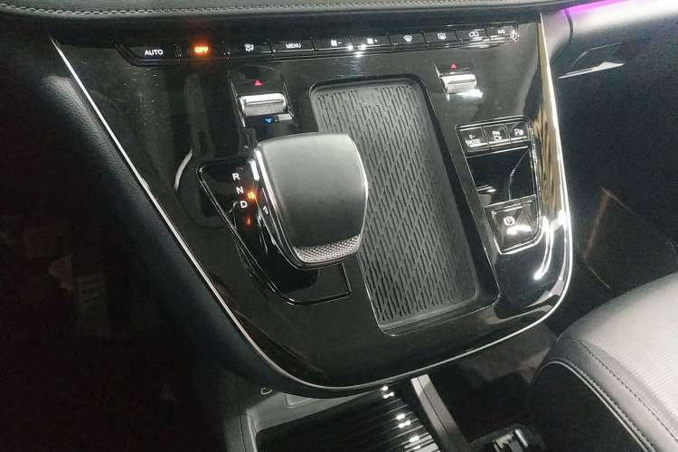 Used Hongqi HQ9 2024 2.0T Luxury Edition Gear Lever