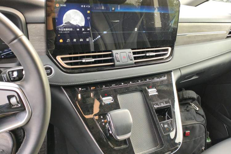 Used Hongqi HQ9 PHEV 2024 2.0T Four-Wheel Drive Business Edition Audio And AC Panel