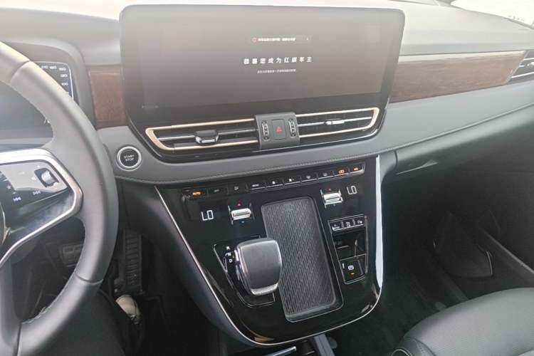 Used Hongqi HQ9 PHEV 2024 2.0T Four-Wheel Drive Luxury Edition Audio And AC Panel