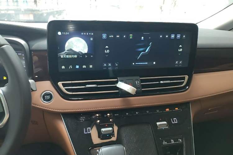 Used Hongqi HQ9 PHEV 2024 2.0T Four-Wheel Drive Flagship Edition Audio And AC Panel