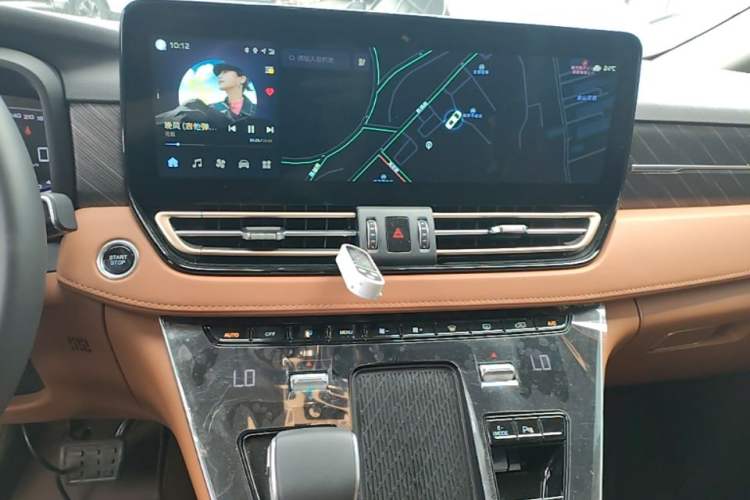 Used Hongqi HQ9 PHEV 2024 2.0T Four-Wheel Drive Business Edition Audio And AC Panel