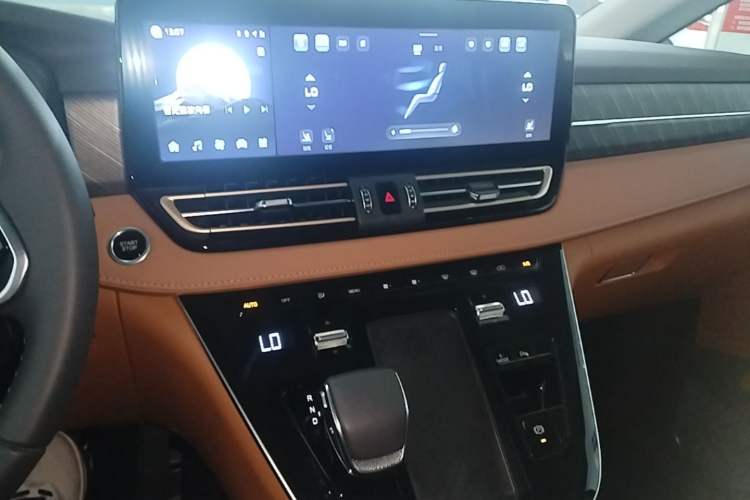 Used Hongqi HQ9 PHEV 2024 2.0T Four-Wheel Drive Business Edition Audio And AC Panel
