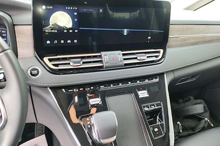 Used Hongqi HQ9 PHEV 2024 2.0T Four-Wheel Drive Business Edition Audio And AC Panel