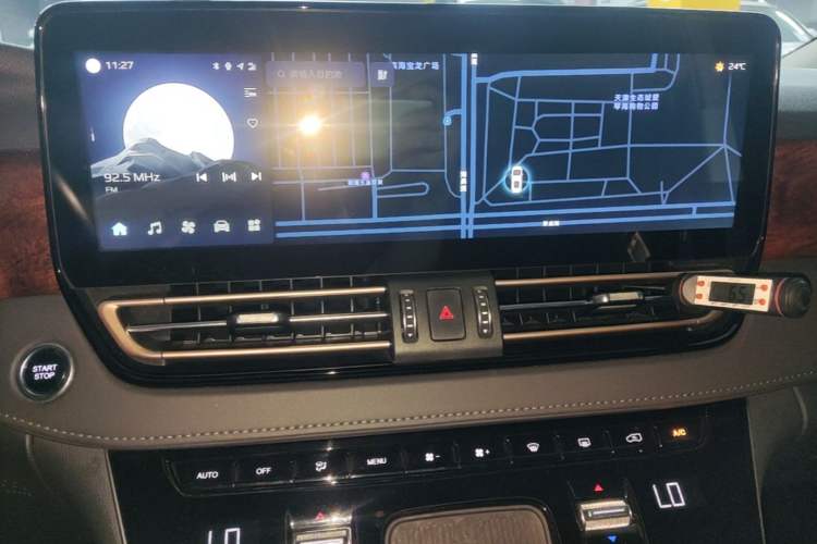 Used Hongqi HQ9 PHEV 2024 2.0T Four-Wheel Drive Luxury Edition Audio And AC Panel