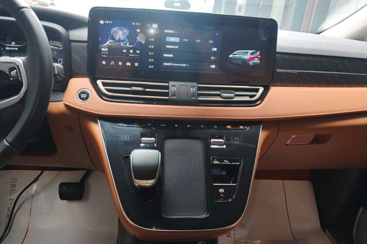 Used Hongqi HQ9 PHEV 2024 2.0T Four-Wheel Drive Business Edition Audio And AC Panel