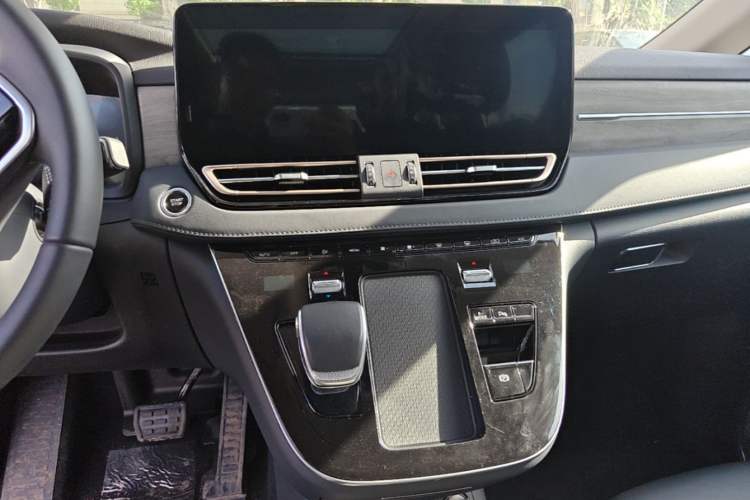 Used Hongqi HQ9 PHEV 2024 2.0T Four-Wheel Drive Business Edition Audio And AC Panel