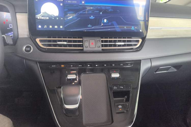 Used Hongqi HQ9 PHEV 2024 2.0T Four-Wheel Drive Business Edition Audio And AC Panel