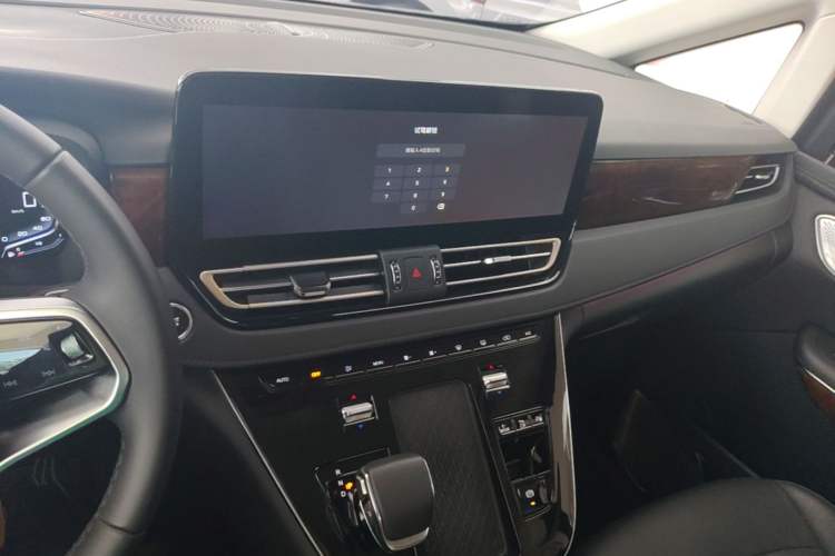 Used Hongqi HQ9 PHEV 2024 2.0T Four-Wheel Drive Luxury Edition Audio And AC Panel