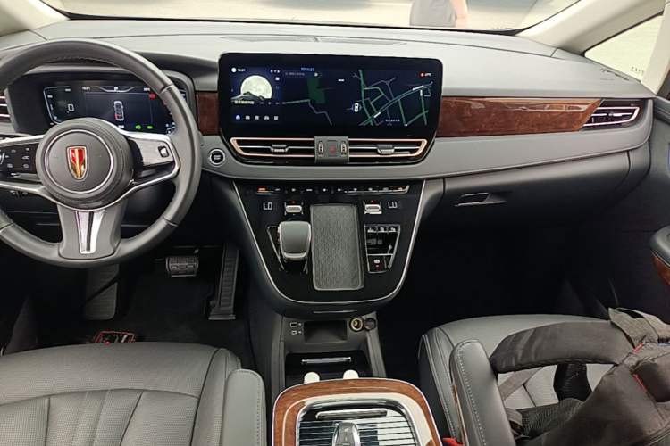 Used Hongqi HQ9 PHEV 2024 2.0T Four-Wheel Drive Luxury Edition Audio And AC Panel