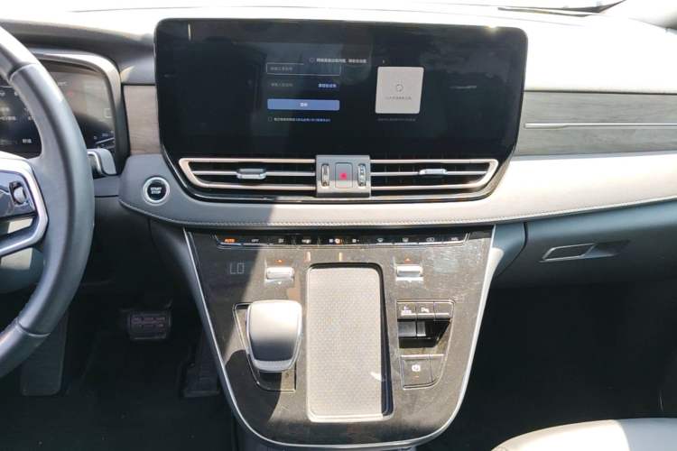 Used Hongqi HQ9 PHEV 2024 2.0T Four-Wheel Drive Business Edition Audio And AC Panel