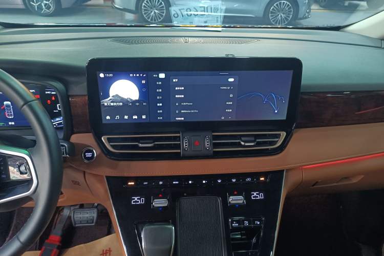 Used Hongqi HQ9 PHEV 2024 2.0T Four-Wheel Drive Luxury Edition Audio And AC Panel