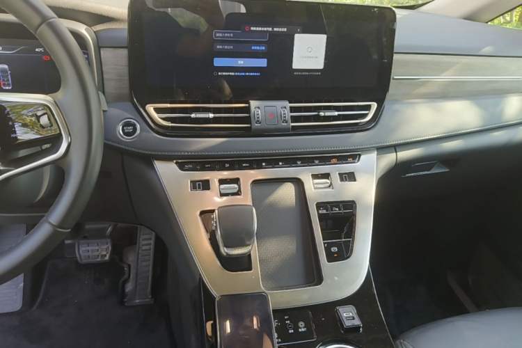Used Hongqi HQ9 PHEV 2024 2.0T Four-Wheel Drive Business Edition Audio And AC Panel