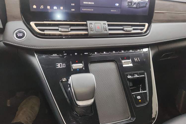 Used Hongqi HQ9 PHEV 2024 2.0T Four-Wheel Drive Business Edition Audio And AC Panel