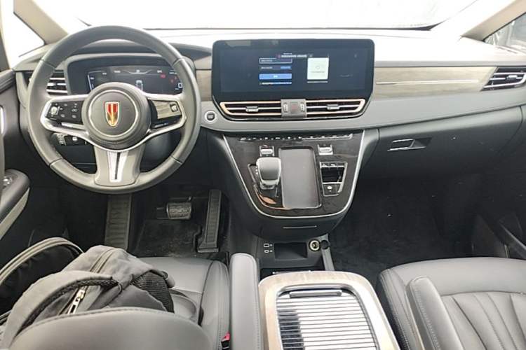 Used Hongqi HQ9 PHEV 2024 2.0T Four-Wheel Drive Business Edition Center Console