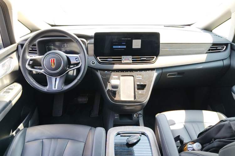 Used Hongqi HQ9 PHEV 2024 2.0T Four-Wheel Drive Business Edition Center Console