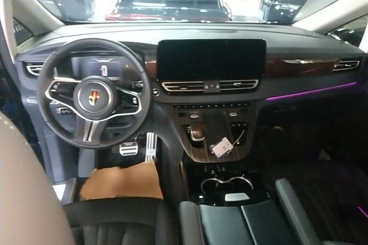 Used Hongqi HQ9 PHEV 2024 2.0T Four-Wheel Drive Luxury Edition Center Console