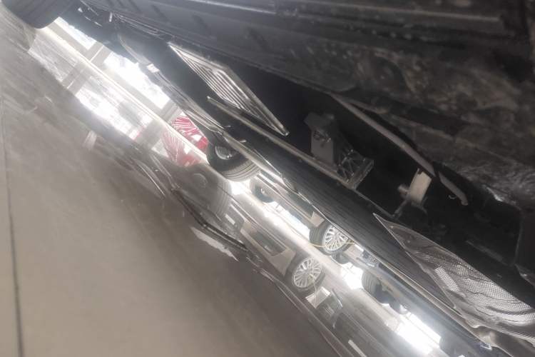 Used Hongqi HQ9 PHEV 2024 2.0T Four-Wheel Drive Business Edition Chassis Front Right