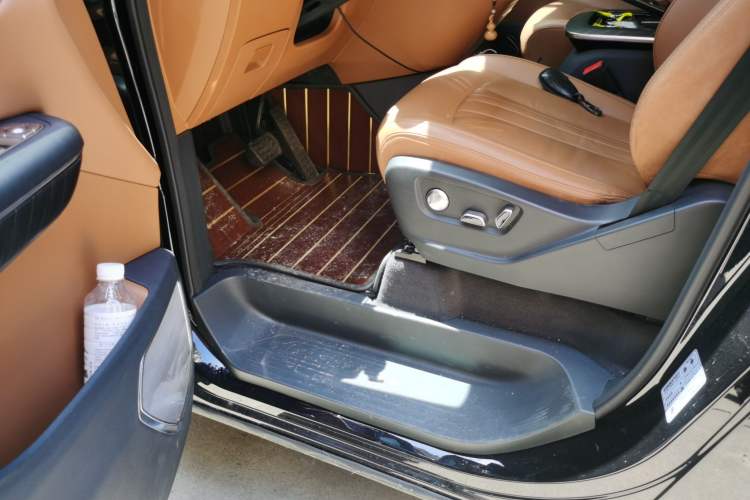 Used Hongqi HQ9 PHEV 2024 2.0T Four-Wheel Drive Business Edition Driver Seat