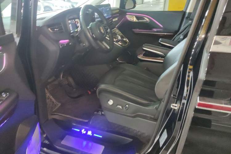 Used Hongqi HQ9 PHEV 2024 2.0T Four-Wheel Drive Luxury Edition Driver Seat