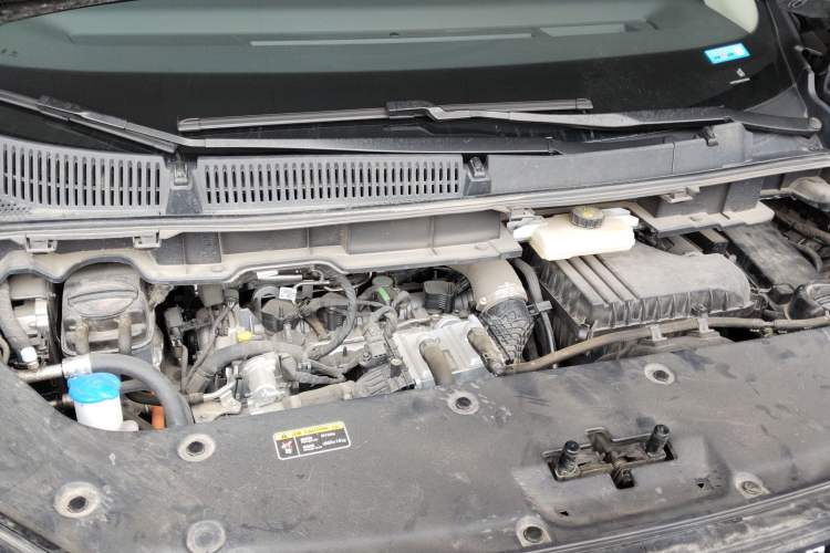Used Hongqi HQ9 PHEV 2024 2.0T Four-Wheel Drive Luxury Edition Engine Bay