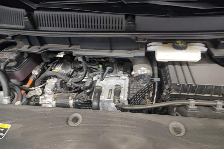 Used Hongqi HQ9 PHEV 2024 2.0T Four-Wheel Drive Luxury Edition Engine Bay