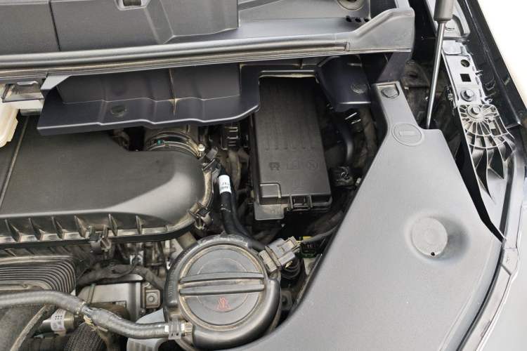 Used Hongqi HQ9 PHEV 2024 2.0T Four-Wheel Drive Business Edition Engine Bay Left