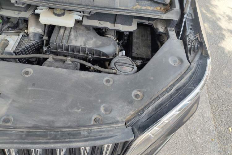 Used Hongqi HQ9 PHEV 2024 2.0T Four-Wheel Drive Business Edition Engine Bay Left