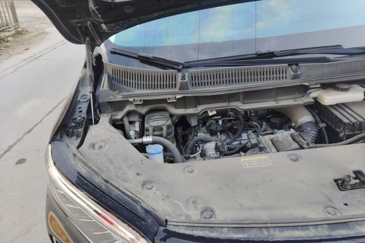 Used Hongqi HQ9 PHEV 2024 2.0T Four-Wheel Drive Luxury Edition Engine Bay Right