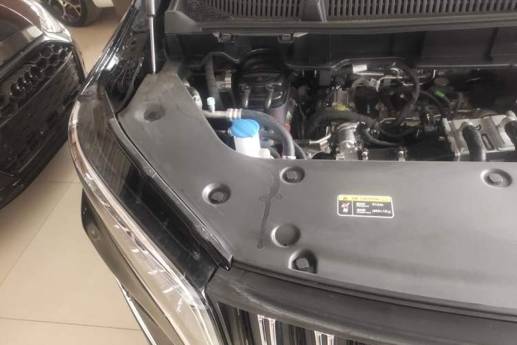Used Hongqi HQ9 PHEV 2024 2.0T Four-Wheel Drive Business Edition Engine Bay Right