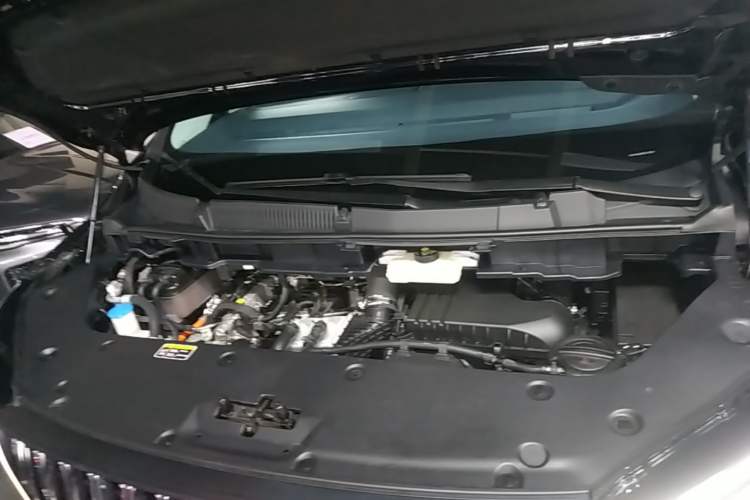 Used Hongqi HQ9 PHEV 2024 2.0T Four-Wheel Drive Luxury Edition Engine Bay