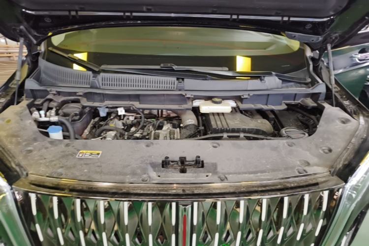 Used Hongqi HQ9 PHEV 2024 2.0T Four-Wheel Drive Business Edition Engine Bay