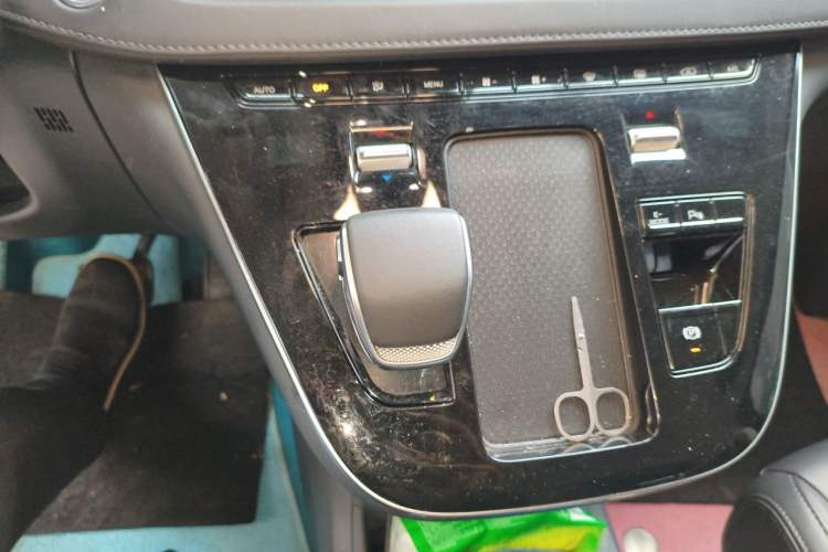 Used Hongqi HQ9 PHEV 2024 2.0T Four-Wheel Drive Business Edition Gear Lever