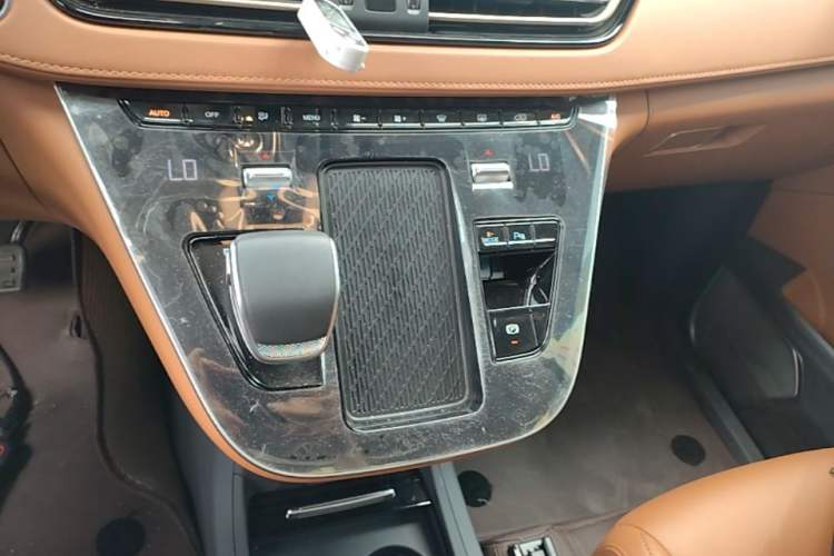 Used Hongqi HQ9 PHEV 2024 2.0T Four-Wheel Drive Business Edition Gear Lever