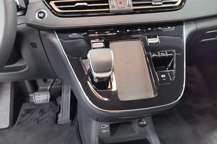 Used Hongqi HQ9 PHEV 2024 2.0T Four-Wheel Drive Business Edition Gear Lever