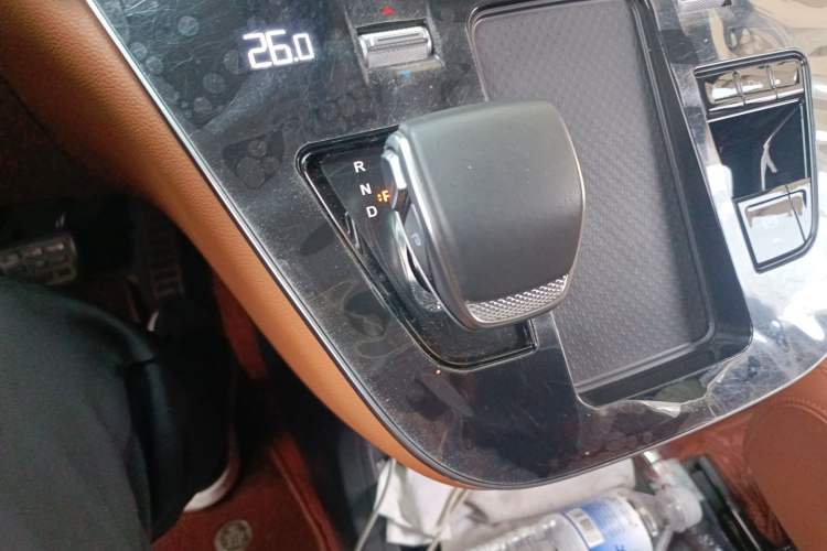 Used Hongqi HQ9 PHEV 2024 2.0T Four-Wheel Drive Business Edition Gear Lever