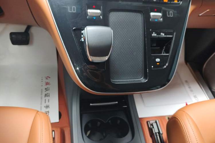 Used Hongqi HQ9 PHEV 2024 2.0T Four-Wheel Drive Business Edition Gear Lever