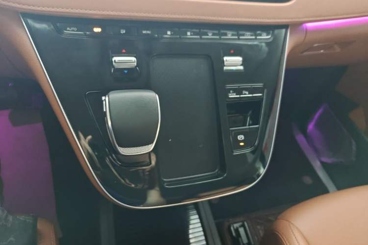 Used Hongqi HQ9 PHEV 2024 2.0T Four-Wheel Drive Business Edition Gear Lever