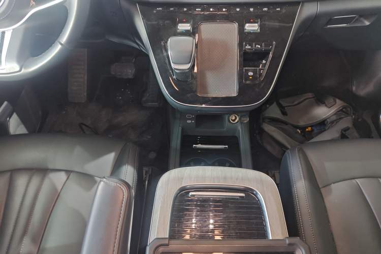 Used Hongqi HQ9 PHEV 2024 2.0T Four-Wheel Drive Business Edition Gear Lever