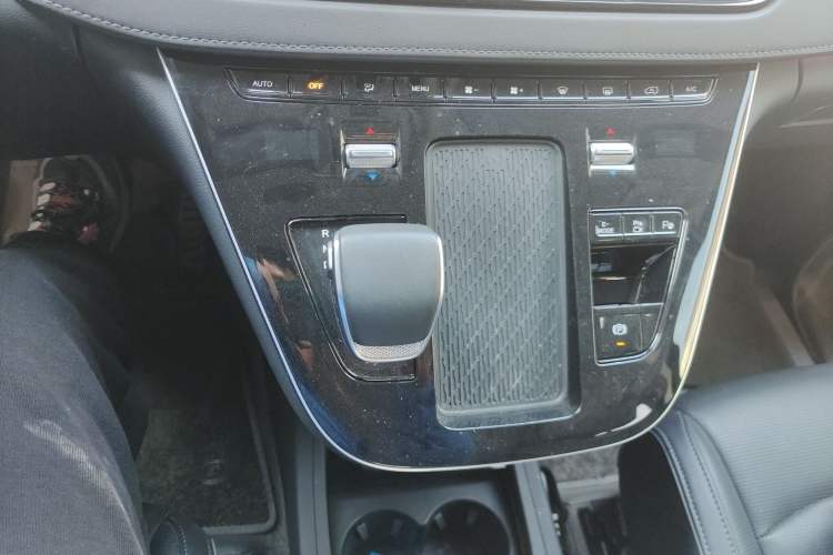 Used Hongqi HQ9 PHEV 2024 2.0T Four-Wheel Drive Luxury Edition Gear Lever