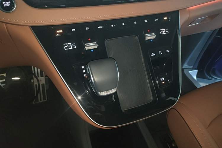 Used Hongqi HQ9 PHEV 2024 2.0T Four-Wheel Drive Luxury Edition Gear Lever