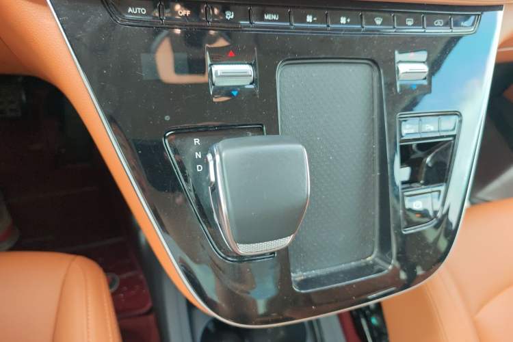 Used Hongqi HQ9 PHEV 2024 2.0T Four-Wheel Drive Business Edition Gear Lever