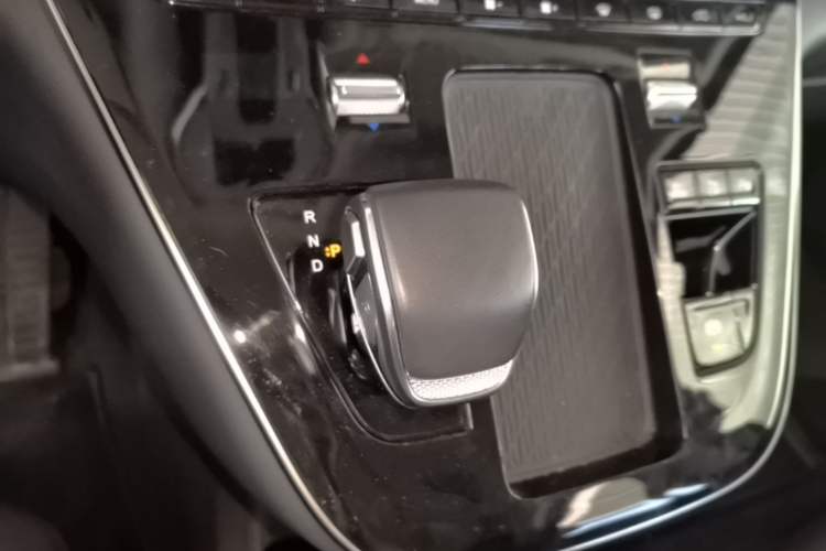 Used Hongqi HQ9 PHEV 2024 2.0T Four-Wheel Drive Luxury Edition Gear Lever