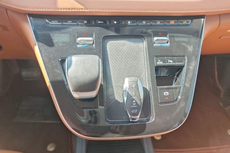 Used Hongqi HQ9 PHEV 2024 2.0T Four-Wheel Drive Business Edition Gear Lever