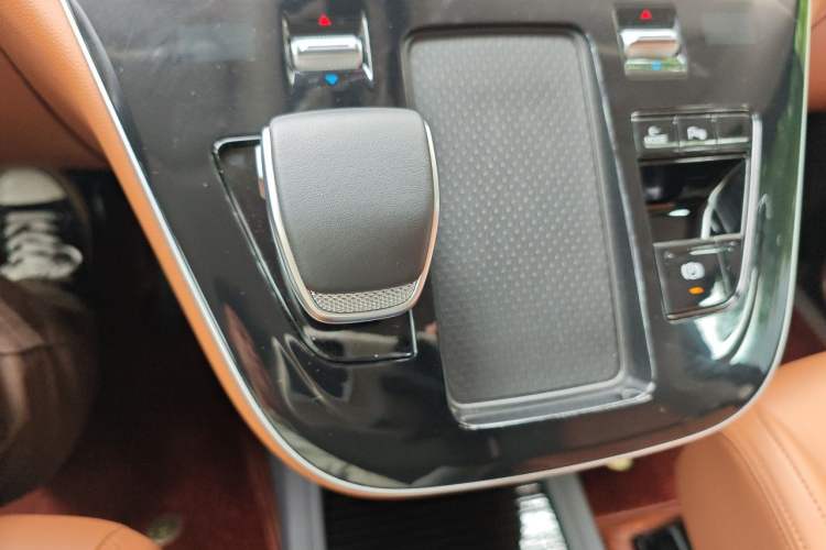 Used Hongqi HQ9 PHEV 2024 2.0T Four-Wheel Drive Business Edition Gear Lever