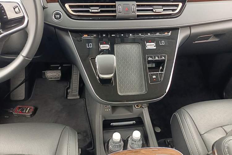 Used Hongqi HQ9 PHEV 2024 2.0T Four-Wheel Drive Luxury Edition Gear Lever