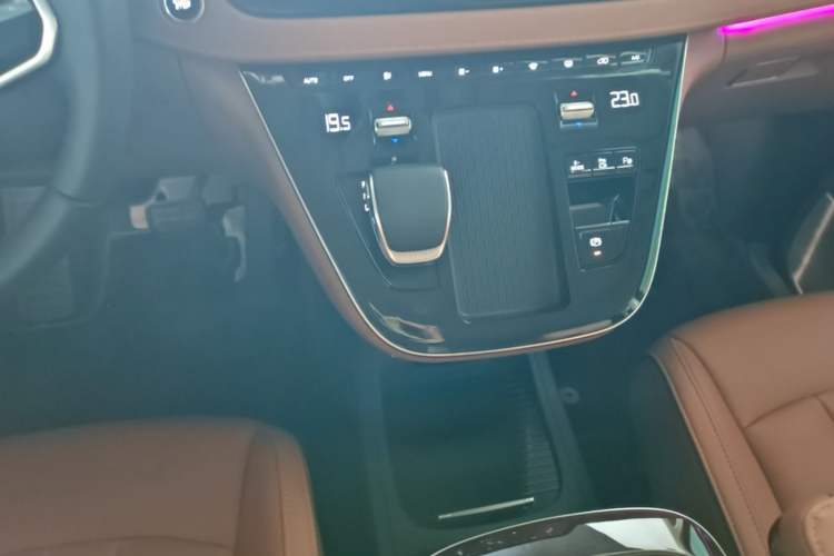 Used Hongqi HQ9 PHEV 2024 2.0T Four-Wheel Drive Luxury Edition Gear Lever
