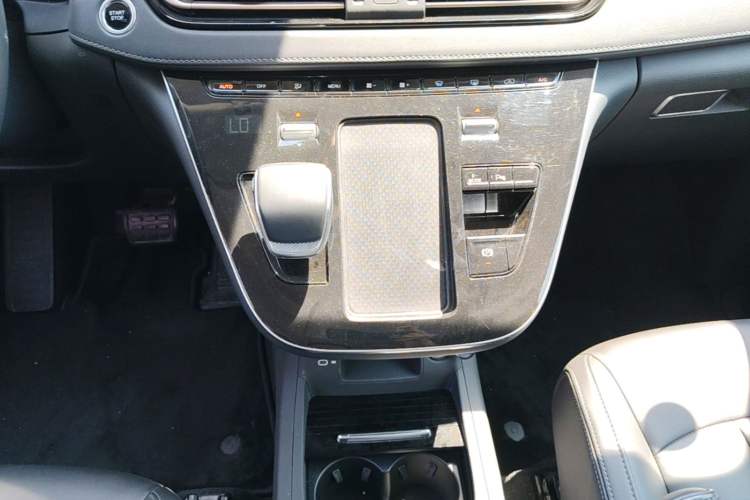 Used Hongqi HQ9 PHEV 2024 2.0T Four-Wheel Drive Business Edition Gear Lever