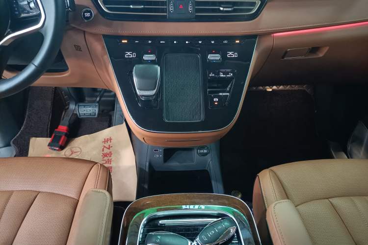 Used Hongqi HQ9 PHEV 2024 2.0T Four-Wheel Drive Luxury Edition Gear Lever