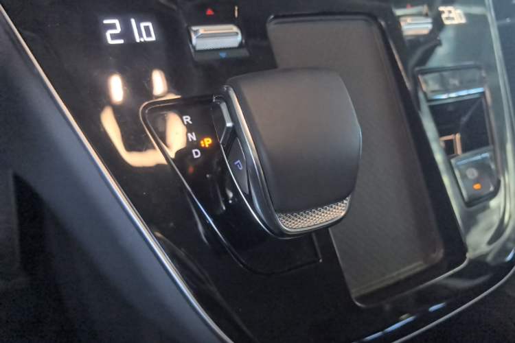 Used Hongqi HQ9 PHEV 2024 2.0T Four-Wheel Drive Business Edition Gear Lever